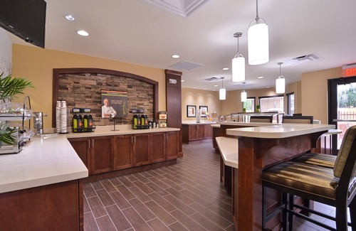 Tomball Condo | Great for Business Travelers! King Suite in Tomball | Shared Outdoor Pool + 24h Fitness Center