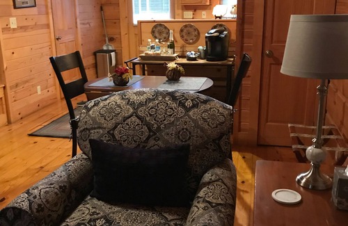 Gatlinburg Cabin | Great For Couples. Great Location. Close To Downtonwn Gatlinburg.
