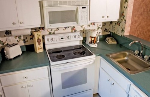 Berkeley Condo | Great for Large Family/Group. Suitable for 12. Popular Resort near Attractions.