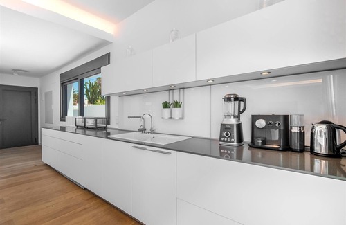 Urbanizacion Costabella House | Great front line beach villa with private pool