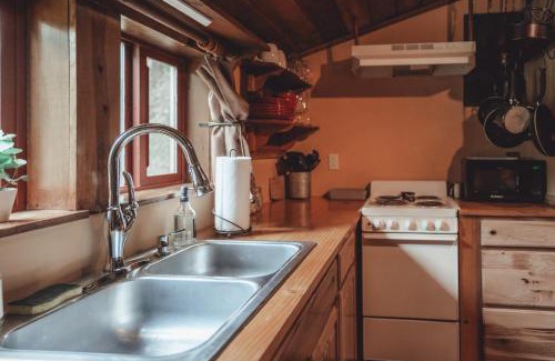 Rockbridge House | Great Frontier Cabin at American Heartland Cabins