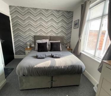 Weymouth Hotel | Great Georges Retreat Central Weymouth Beach Contactless Smart Accommodation