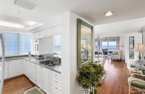 Park Shore Condo | Great Gulf views from this 8th floor condo - WS0801