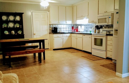 Tranquil Harbour Cottage | Great home for the working traveler. Short term or long term is welcome.