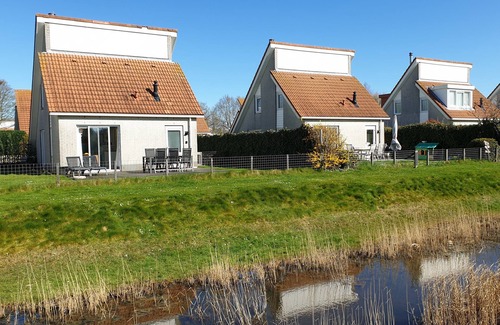 Scharendijke House | Great house by the sea to relax with sauna and fireplace