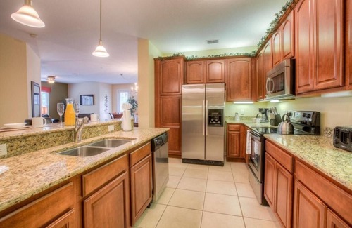 Tomball House | Great House in city center
