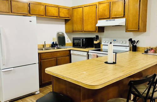 Tallahassee House | Great Location! 2BR/2BA Townhome Near Everything