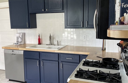 Dahlman House | Great Location! Cheerful 3+ bedroom close to the zoo and downtown!