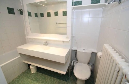 Val Claret Apartment | Great location family ski apartment sleeps 6-8 ski-in/ski-out Tignes. 3*** 63sqm