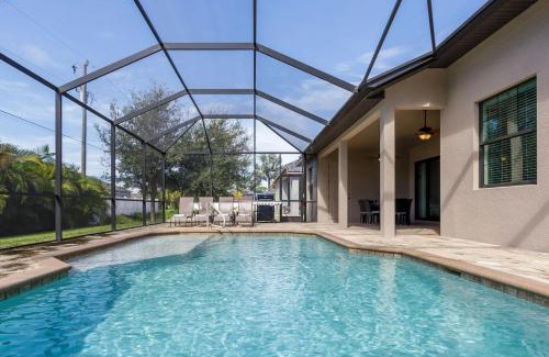 Pelican House | Great Location, Minutes to the Beach, Two Heated pools , sleeps 17! - Pelican Junction - Roelens