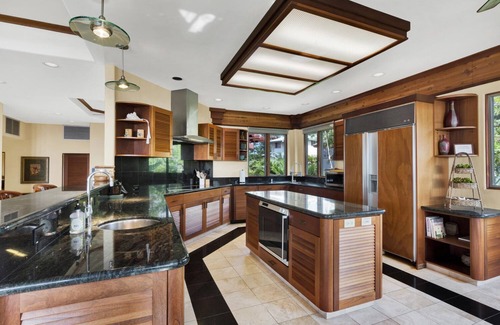 Kailua-Kona House | 🏖️Great Location | Ocean Front Island Home | Pool | Gated