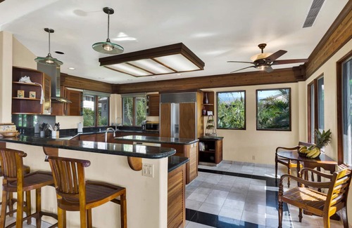 Kailua-Kona House | 🏖️Great Location | Ocean Front Island Home | Pool | Gated