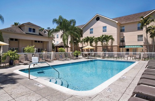 Villas Apartment | Great Location! Outdoor Pool, Minutes to Bell Tower Shops and Fish Tale Marina!