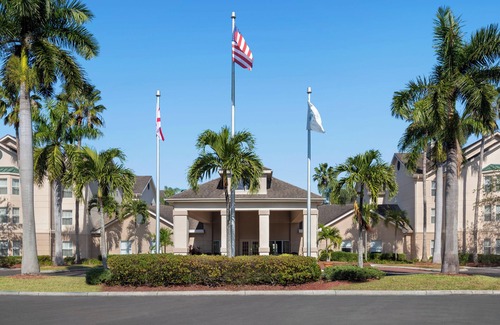 Villas Apartment | Great Location! Outdoor Pool, Minutes to Bell Tower Shops and Fish Tale Marina!