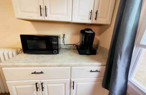 Evanston Apartment | Great Location/Roomy/Modern/Private Office