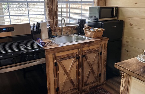 Bryson City Cabin | Great New Downtown Tiny House 2 minutes to Smoky Mountain Railroad,dogs welcome