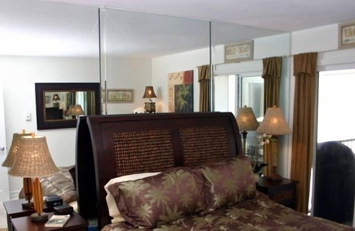 Hollywood Condo | Great New Rates!! Book Your Stay Today!