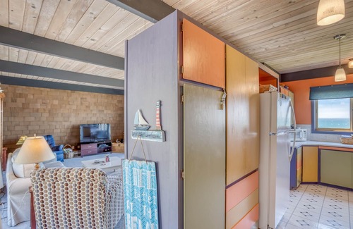 Roads End House | Great Ocean Views, Easy Beach Access Nearby, Beautiful Natural Surroundings