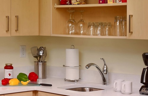Middleburg Heights Hotel | Great offer in Cleveland! 4 Comfortable Units W/Kitchen, FREE Parking!