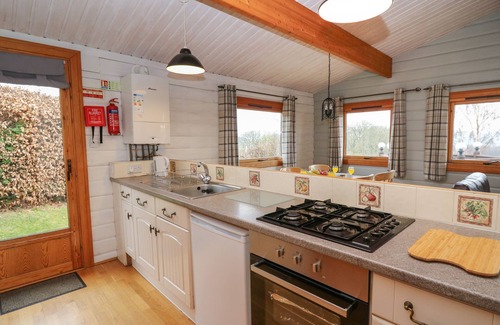 Rhayader Cottage | GREAT OWL LODGE, pet friendly, with hot tub in Rhayader