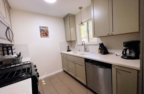 Truckee House | Great price! Cozy family-friendly home 3b2b, in-unit laundry - Max 8 guests