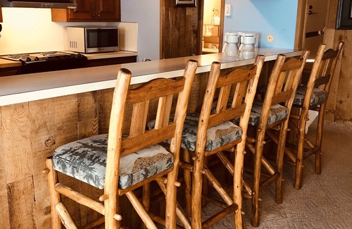 Four O'Clock House | Great ski in/ski out mountain cabin for families or friends