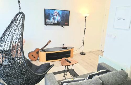 Sheffield Apartment | Great Studio Apartments - Netflix, Wifi, Digital TV