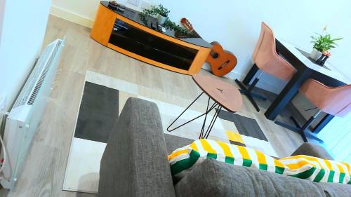 Sheffield Apartment | Great Studio Apartments - Netflix, Wifi, Digital TV