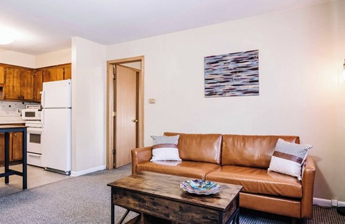 Hickory Hills Apartment | Great suburban location! Perfect for solo or couple travelers
