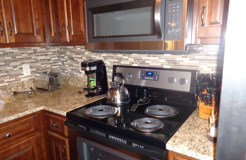 Chalet Village North Cabin | Great View & Location! 2 minutes to Gatlinburg & 7 minutes to Pigeon Forge