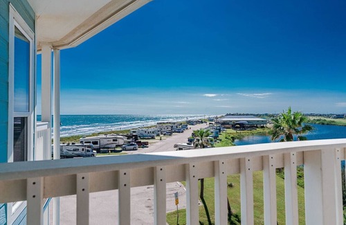 Galveston Apartment | Great Views! Heated Pools, Hot Tubs & Easy Beach A