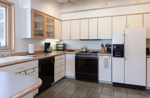 Hood River Condo | Great Views Of The Columbia Gorge and White Salmon River, A/C, Garage
