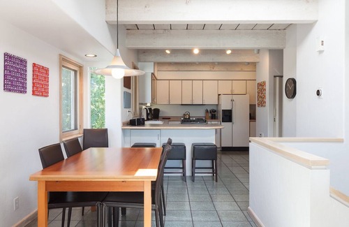 Hood River Condo | Great Views Of The Columbia Gorge and White Salmon River, A/C, Garage