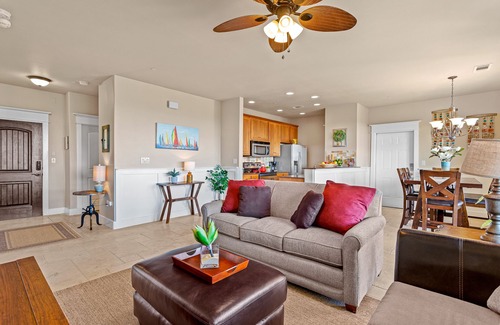 Jonestown Condo | Great Villa in the Hollows Resort, Beautiful Beach Club, Hiking Trails, 4 Pools!