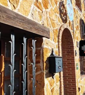El Tiemblo Villa | GREDOS RURALRUT muy cerca del famoso CASTAÑAR de El Tiemblo y Reserva Natural VALLE DE IRUELAS, alojamiento acogedor con cabina hidromasaje, chimenea eléctrica, calefacción, wifi, cocina