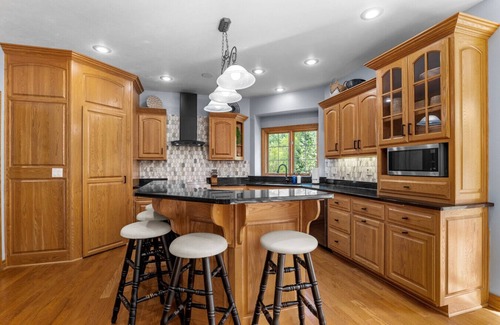 Green Bay Apartment | Green Bay Oasis - Private Resort