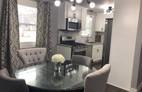 Ashwaubenon House | Green Bay Packer 5 star home ⭐️⭐️⭐️⭐️⭐️ 1 block from Lambeau field