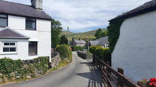 Bangor House | Green Cottage - Snowdonia