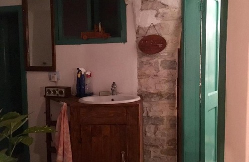 Gjirokaster House | Green Door