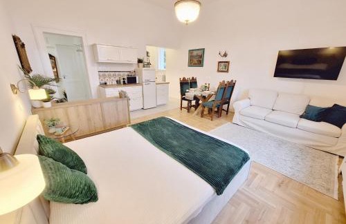 Gellert Hill Apartment | Green Hill Apartment