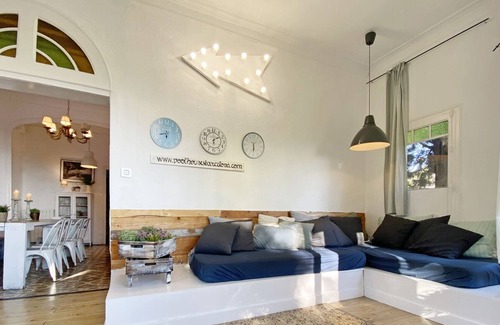 Pedralbes House | Green house. House with pool in Barcelona