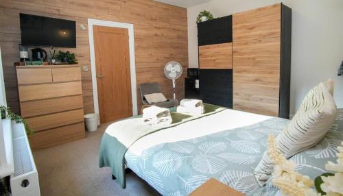 Eastbourne Apartment | Green Nest Room with private bathroom