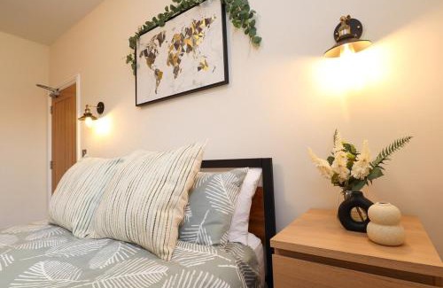 Eastbourne Apartment | Green Nest Room with private bathroom