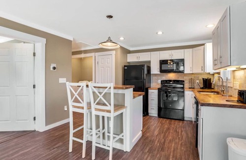 Fairview Apartment | Green Pastures Hideaway