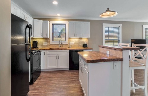 Fairview Apartment | Green Pastures Hideaway
