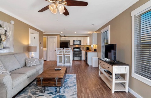 Fairview Apartment | Green Pastures Hideaway