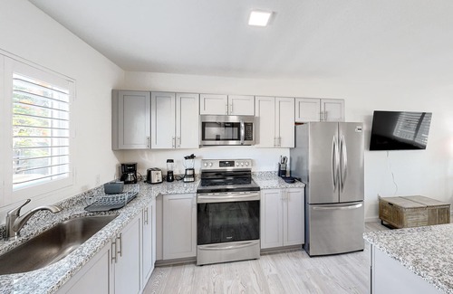 Marathon Condo | Green Pineapple | Condo in Marathon with pool access