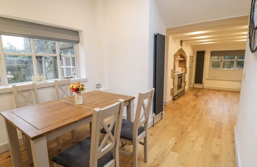 Fourstones Near Bentham Cottage | GREEN SMITHY COTTAGE, pet friendly, with open fire in High Bentham