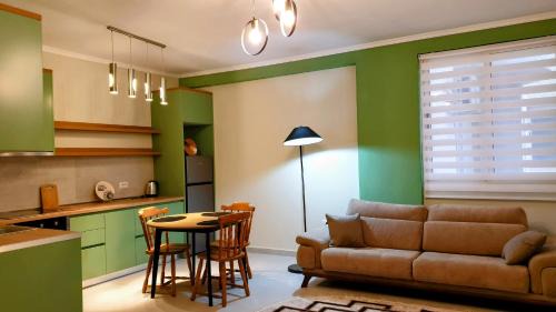 Divjake Apartment | Green Trails City Center