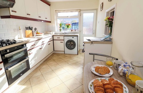 Llangollen Cottage | GREEN VIEW, pet friendly, with a garden in Llangollen